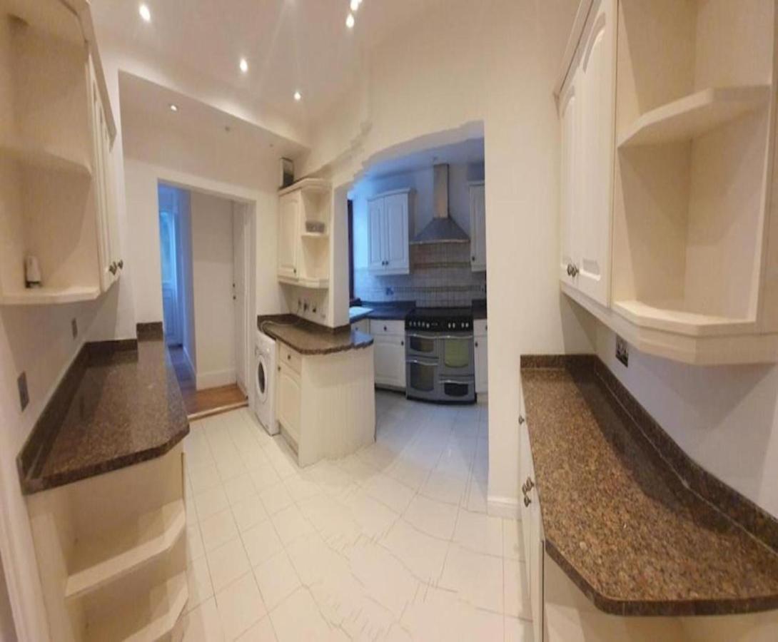 Oyo Timi Holiday Homes Лондон Екстериор снимка
