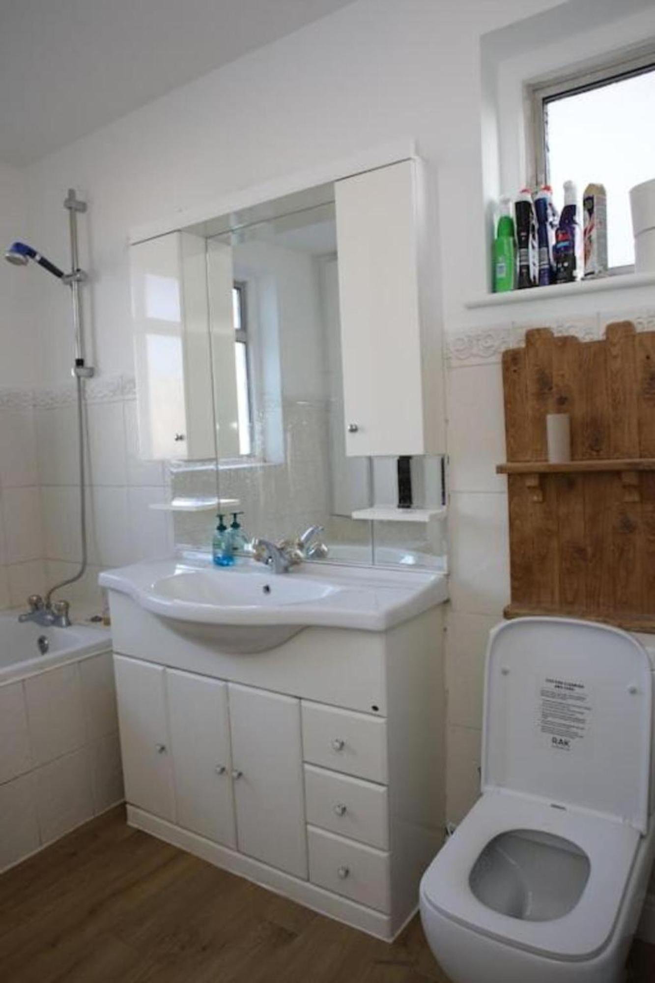 Oyo Timi Holiday Homes Лондон Екстериор снимка